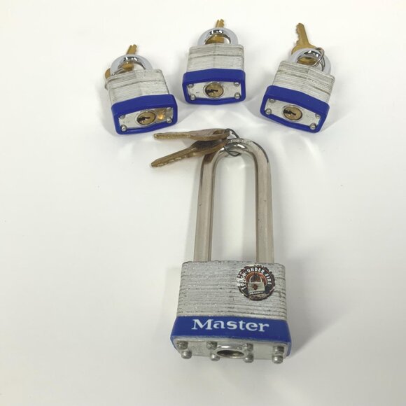 Lot of 4 Vintage Padlocks Master & Brinks Cut Resistant Long & Short Brass Keys - Picture 3 of 5